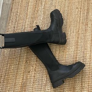 Pavement rubber boots